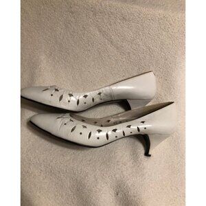 White Leather Cutout Women's Shoes, 2” heels. Size 8.5 Medium, Jazz